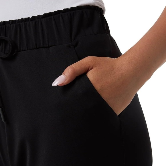 32 Degrees Black Lux Capri with Elastic Waistband - Picture 4 of 10